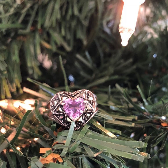 Sterling heart shape amethyst color stone ring. - Picture 1 of 4